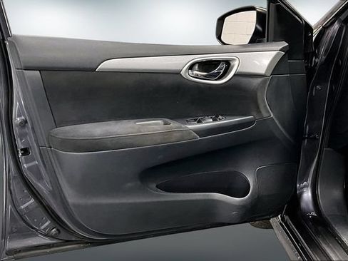 Used 2015 Nissan Sentra SR FWD image 16