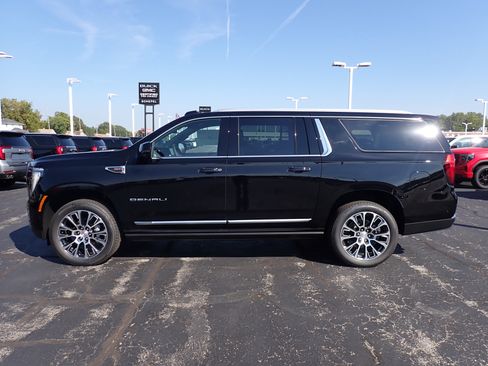 New 2026 GMC Yukon XL Denali w/ Sun & Power Step Package image 4