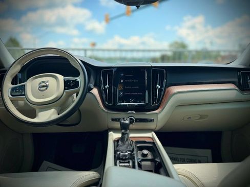 Used 2020 Volvo XC60 T5 Inscription FWD image 11