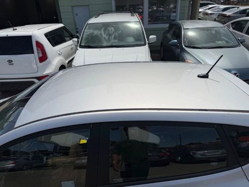 Used 2012 Hyundai Accent GS FWD image 33