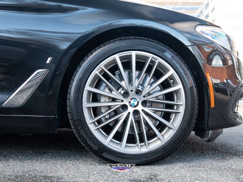 Used 2018 BMW 530e w/ Premium Package 2 RWD image 9