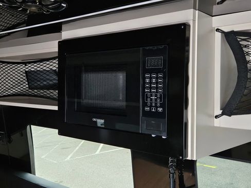 Used 2025 Mercedes-Benz Sprinter 2500 image 32