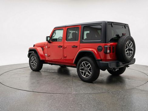 Used 2025 Jeep Wrangler Sahara image 6