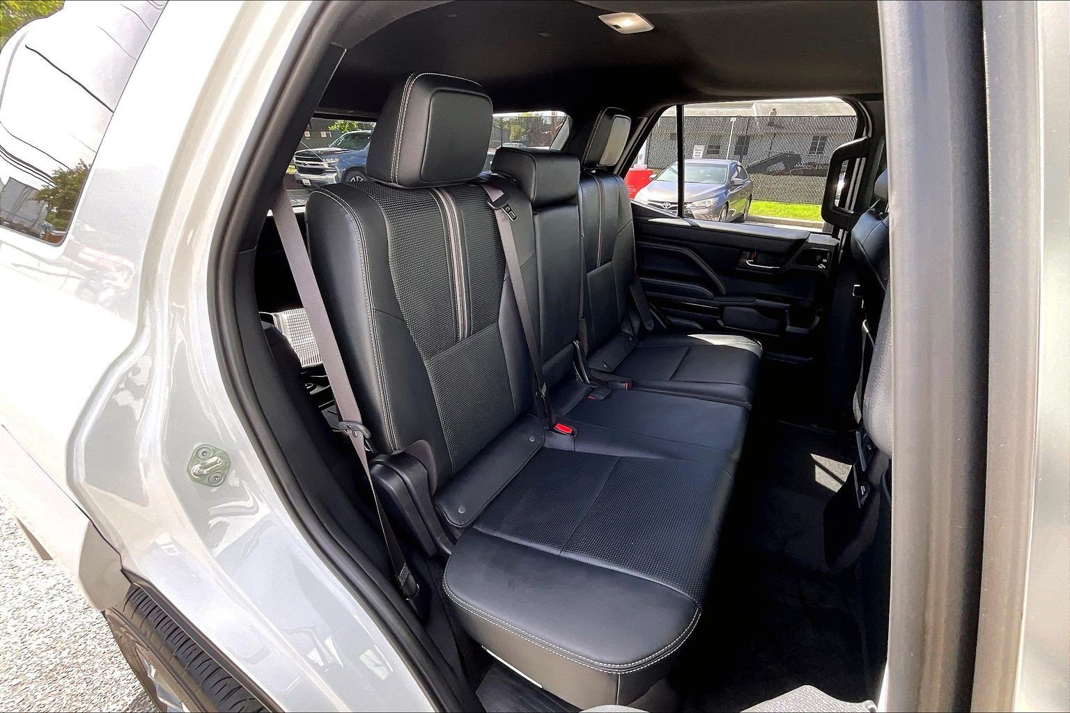 Used 2025 Toyota 4Runner Limited w/ Tow Technology Package AWD/4WD image 32