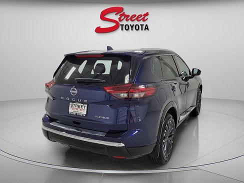 Used 2024 Nissan Rogue Platinum w/ Platinum Premium Package image 4