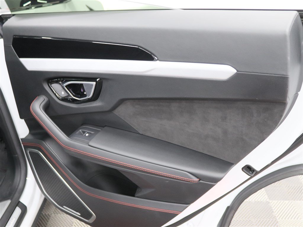 Used 2021 Lamborghini Urus AWD/4WD image 21