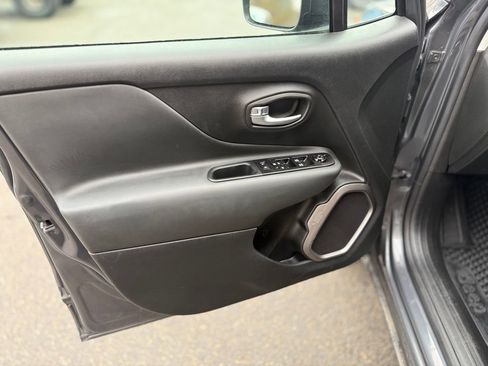 Used 2022 Jeep Renegade Latitude w/ Convenience Group image 20