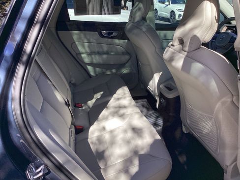 Certified 2021 Volvo XC60 T8 Inscription Expression w/ Climate Package image 33