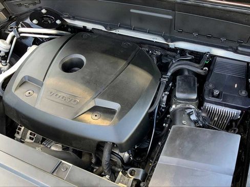 Used 2017 Volvo XC90 T6 Momentum w/ Vision Package image 32