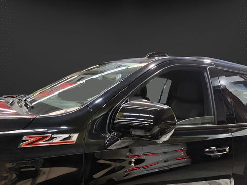 Used 2025 Chevrolet Suburban Z71 AWD/4WD image 34