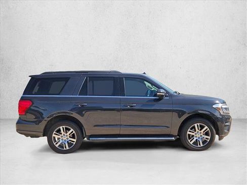 Used 2022 Ford Expedition XLT RWD image 4