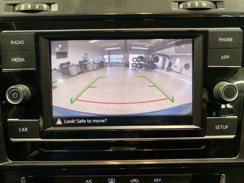 Used 2019 Volkswagen Golf S image 18