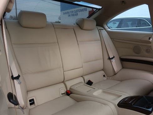 Used 2011 BMW 328i Coupe w/ Premium Pkg image 31