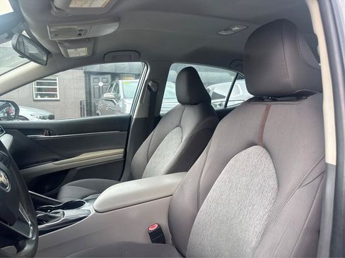 Used 2018 Toyota Camry LE FWD image 9