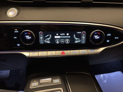 Used 2025 Genesis Electrified GV70 Advanced image 21