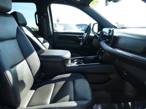 Used 2025 Chevrolet Suburban Z71 AWD/4WD image 25