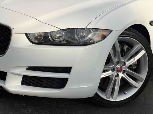 Used 2017 Jaguar XE Prestige RWD image 5