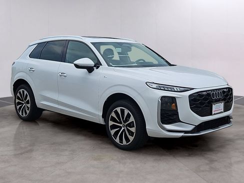 New 2026 Audi Q3 quattro 2.0T AWD/4WD image 2