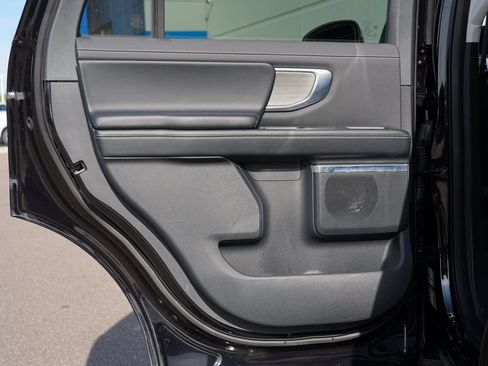 Used 2025 Ford Expedition Platinum AWD/4WD image 19