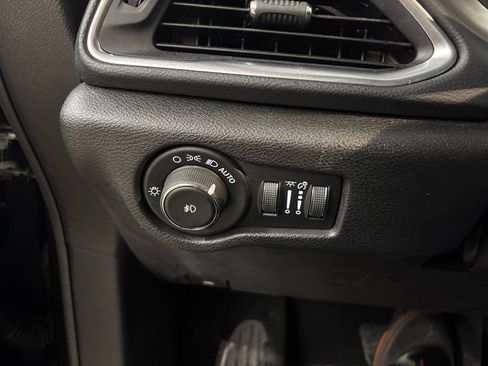 Used 2019 Chrysler Pacifica Touring Plus w/ S Appearance Package image 31