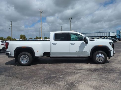 Certified 2026 GMC Sierra 3500 Denali Ultimate AWD/4WD image 3