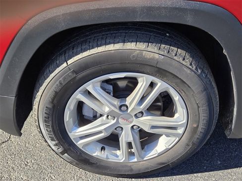 Used 2023 GMC Terrain SLE image 9