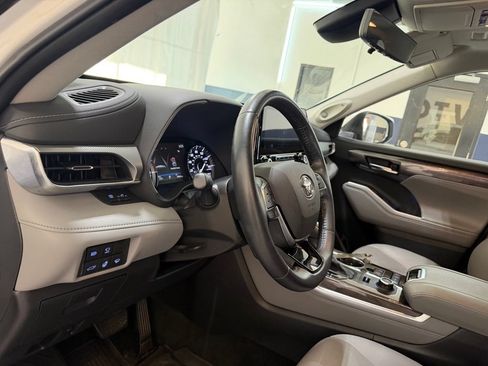 Used 2021 Toyota Highlander Platinum AWD/4WD image 14