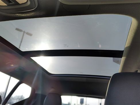 Certified 2025 Volvo XC40 B5 Plus image 25