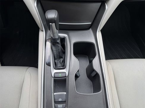 Used 2018 Honda Accord LX image 29