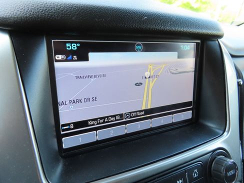 Used 2017 Chevrolet Suburban Premier AWD/4WD image 25
