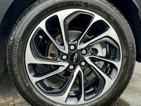 Used 2022 Chevrolet Bolt EUV Premier w/ Sun & Sound Package image 31