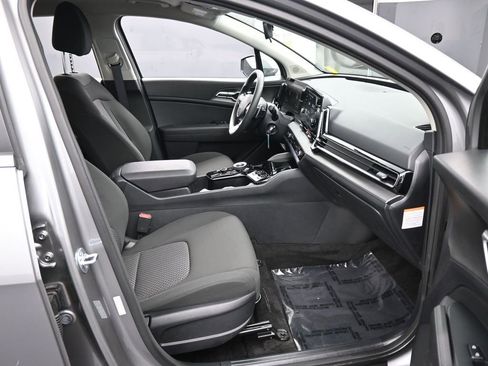 Used 2025 Kia Sportage LX image 33