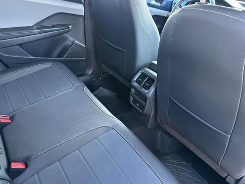 Used 2024 Volkswagen Taos SE image 31