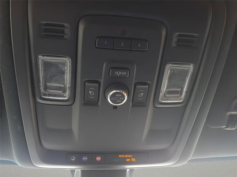 Used 2022 Chevrolet Suburban RST w/ Sport Performance Package image 30