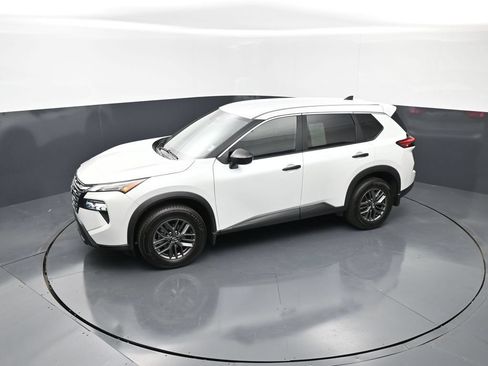 Certified 2025 Nissan Rogue S FWD image 24