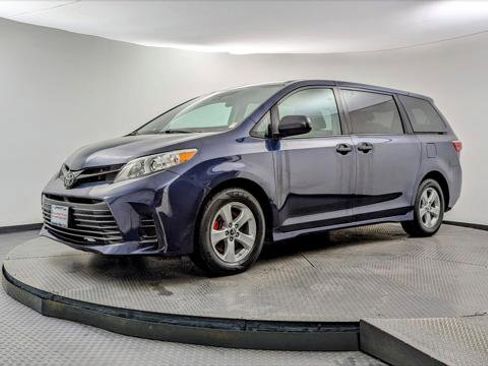 Used 2019 Toyota Sienna L image 2