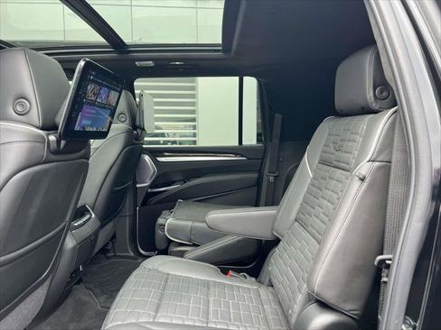 Used 2026 Cadillac Escalade ESV Platinum Sport w/ LPO, ONYX Package AWD/4WD image 15