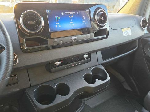 Used 2025 Mercedes-Benz Sprinter 2500 image 36