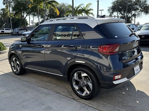Used 2022 Hyundai Venue Limited image 13