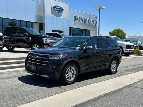 New 2026 Ford Explorer Active w/ Active Comfort Package RWD image 2