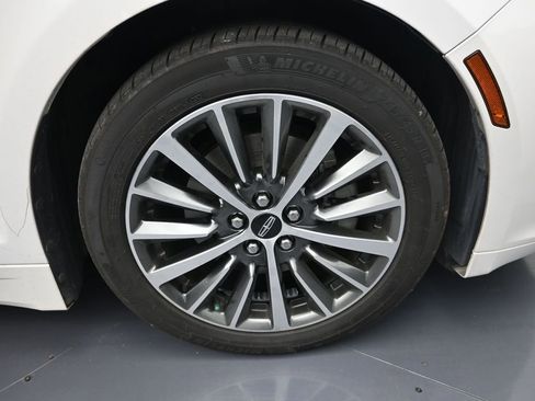 Used 2018 Lincoln MKZ Select w/ Select Plus Package FWD image 9