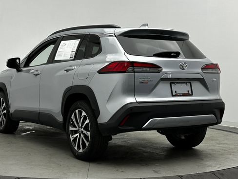 Used 2023 Toyota Corolla Cross XLE w/ Convenience Package image 6