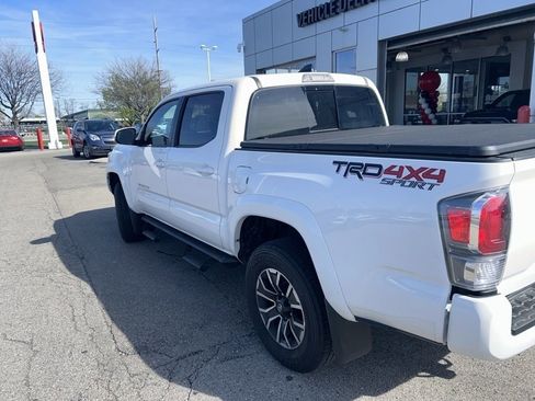 Used 2023 Toyota Tacoma TRD Sport image 17