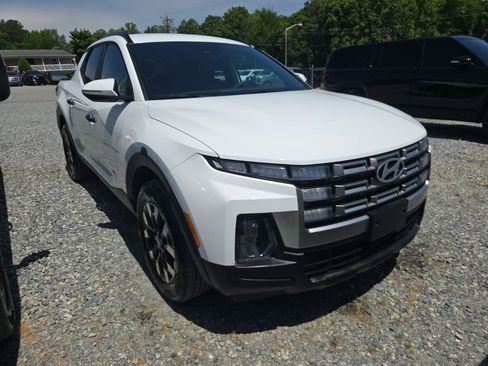Used 2025 Hyundai Santa Cruz SEL FWD image 2
