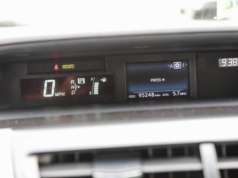 Used 2015 Toyota Prius V Three image 22