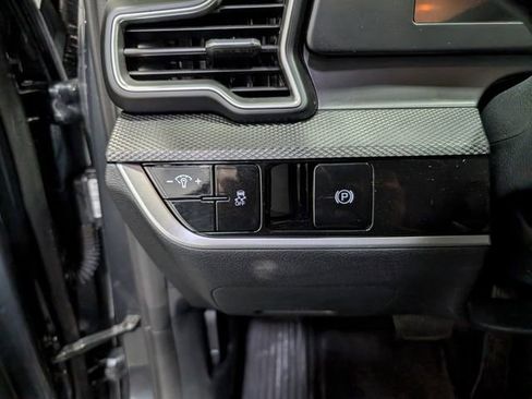 Used 2025 Kia Sportage LX image 18