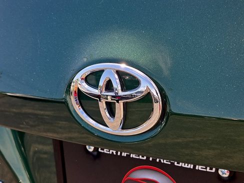 Used 2015 Toyota Corolla LE FWD image 29