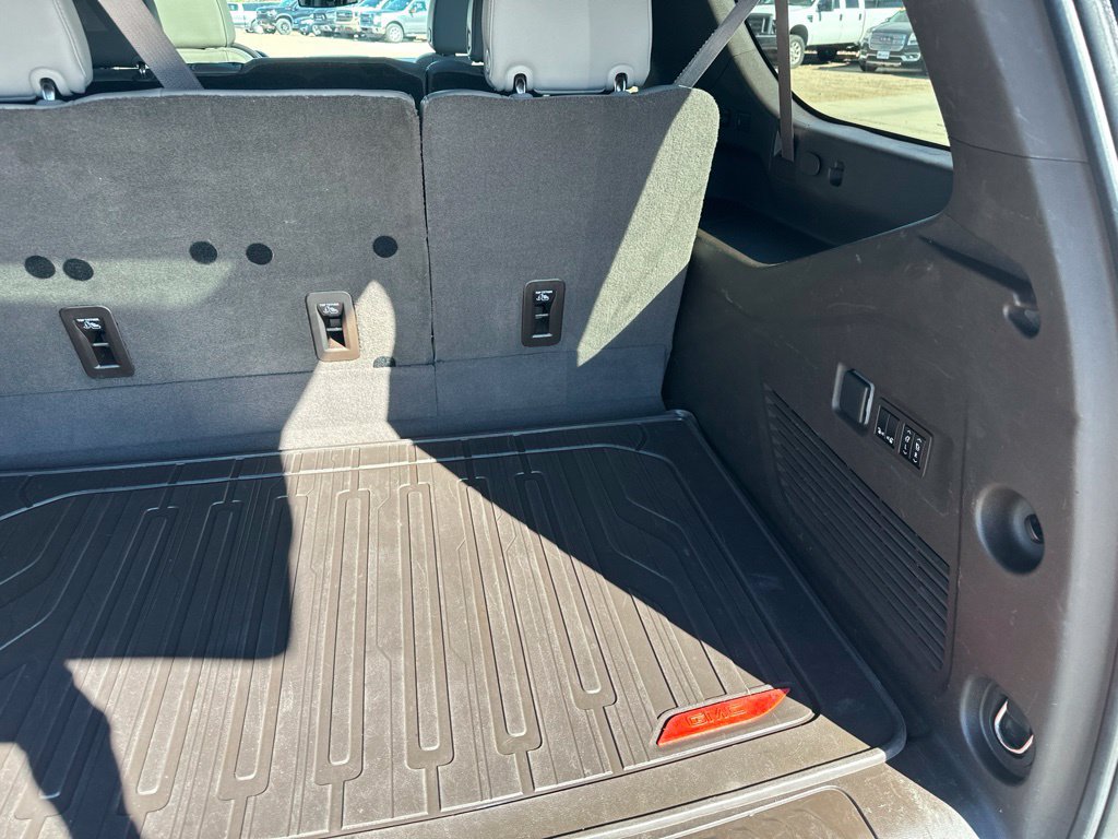 Certified 2021 GMC Yukon XL SLT w/ SLT Premium Package AWD/4WD image 26