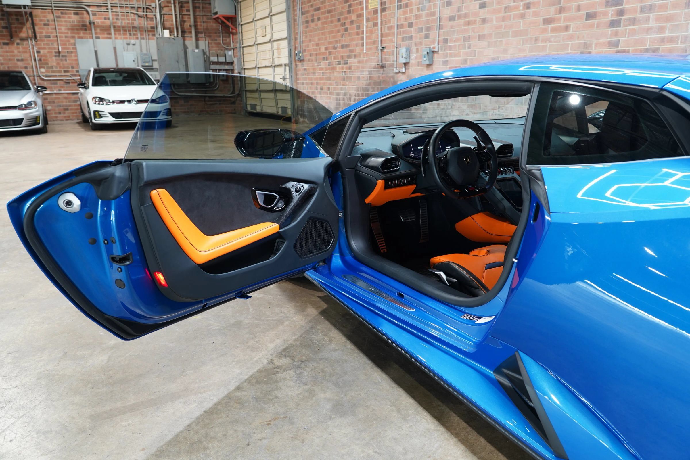 Used 2020 Lamborghini Huracan EVO RWD image 40