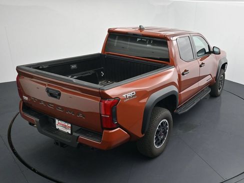 Used 2025 Toyota Tacoma TRD Off-Road AWD/4WD image 32
